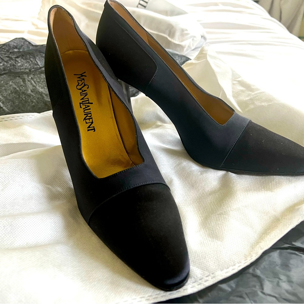 Yves saint Laurent satin pump vintage